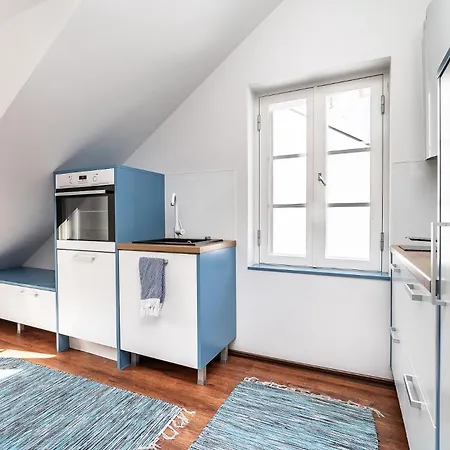 Apartment For Four With Free Parking *