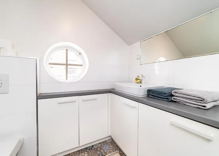 For Four With Free Parking Apartment *